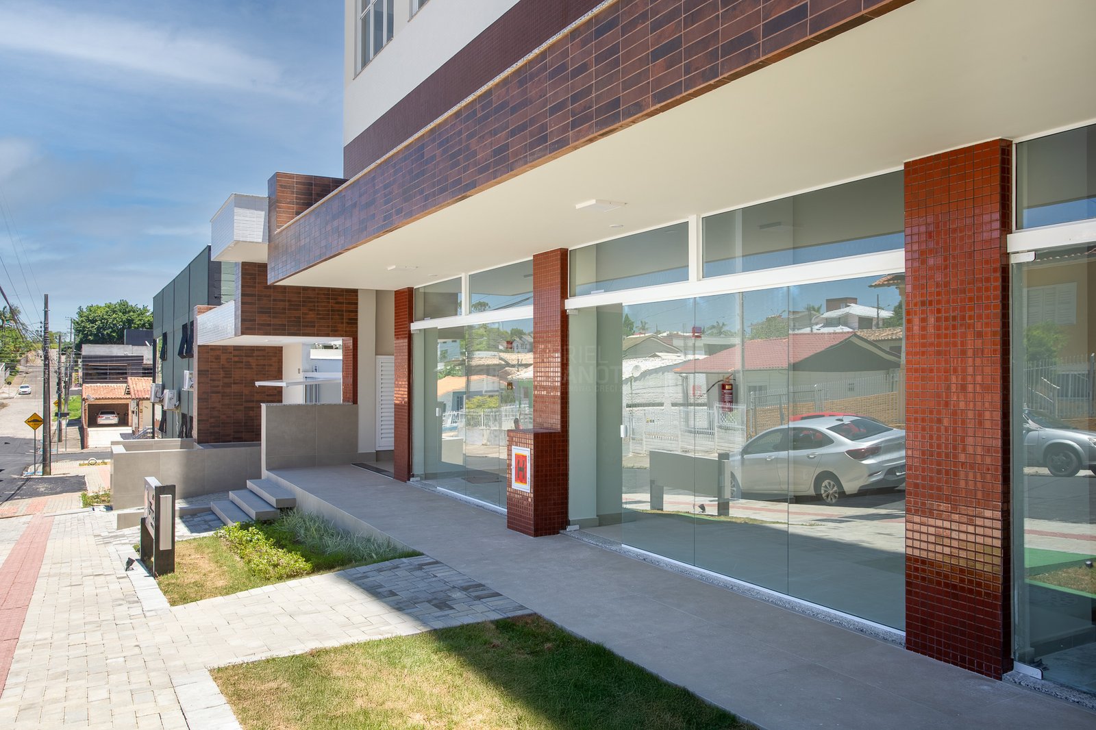 10-Fachada e Hall Pianezzi Internet