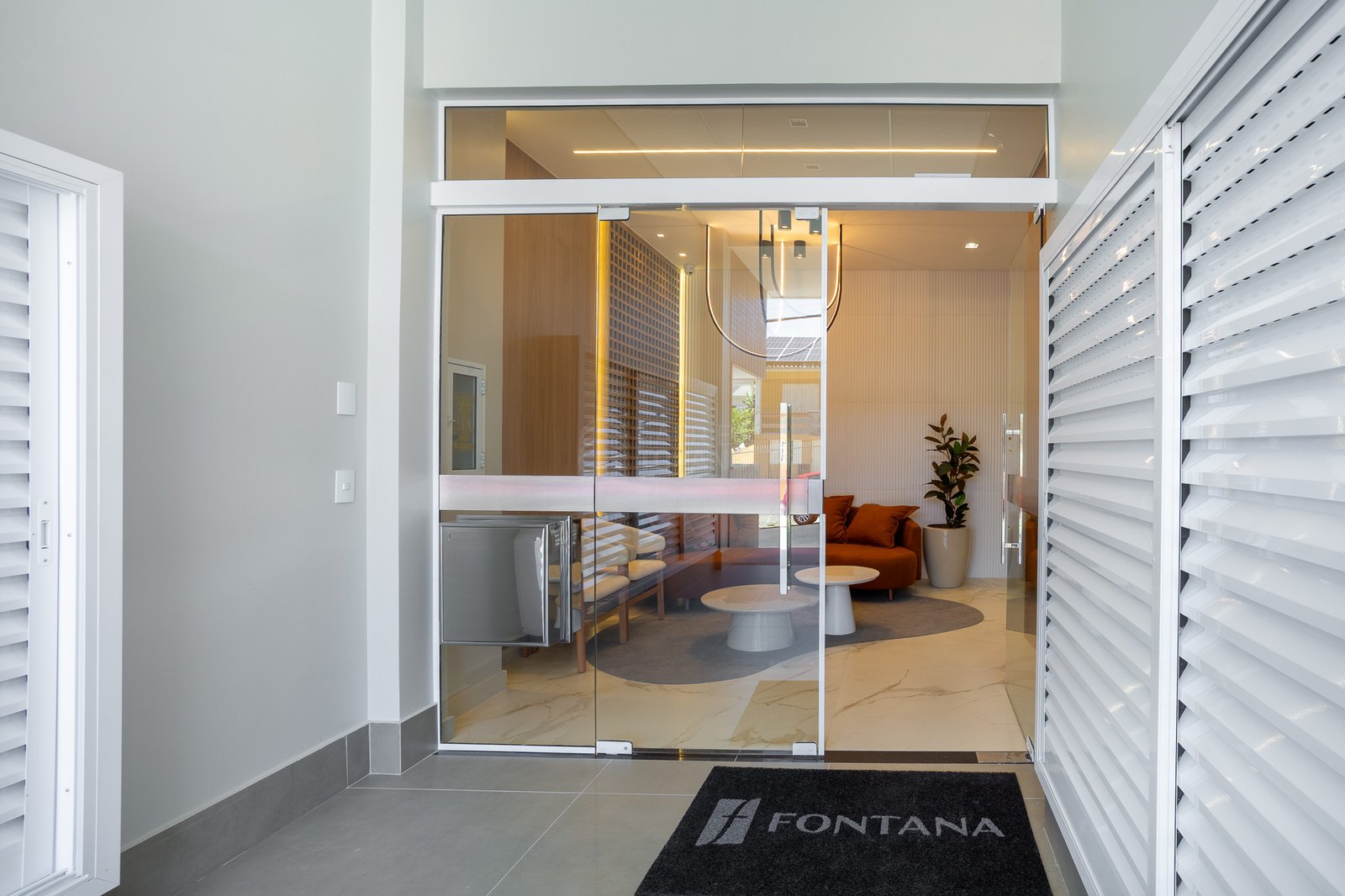 15-Fachada e Hall Pianezzi Internet