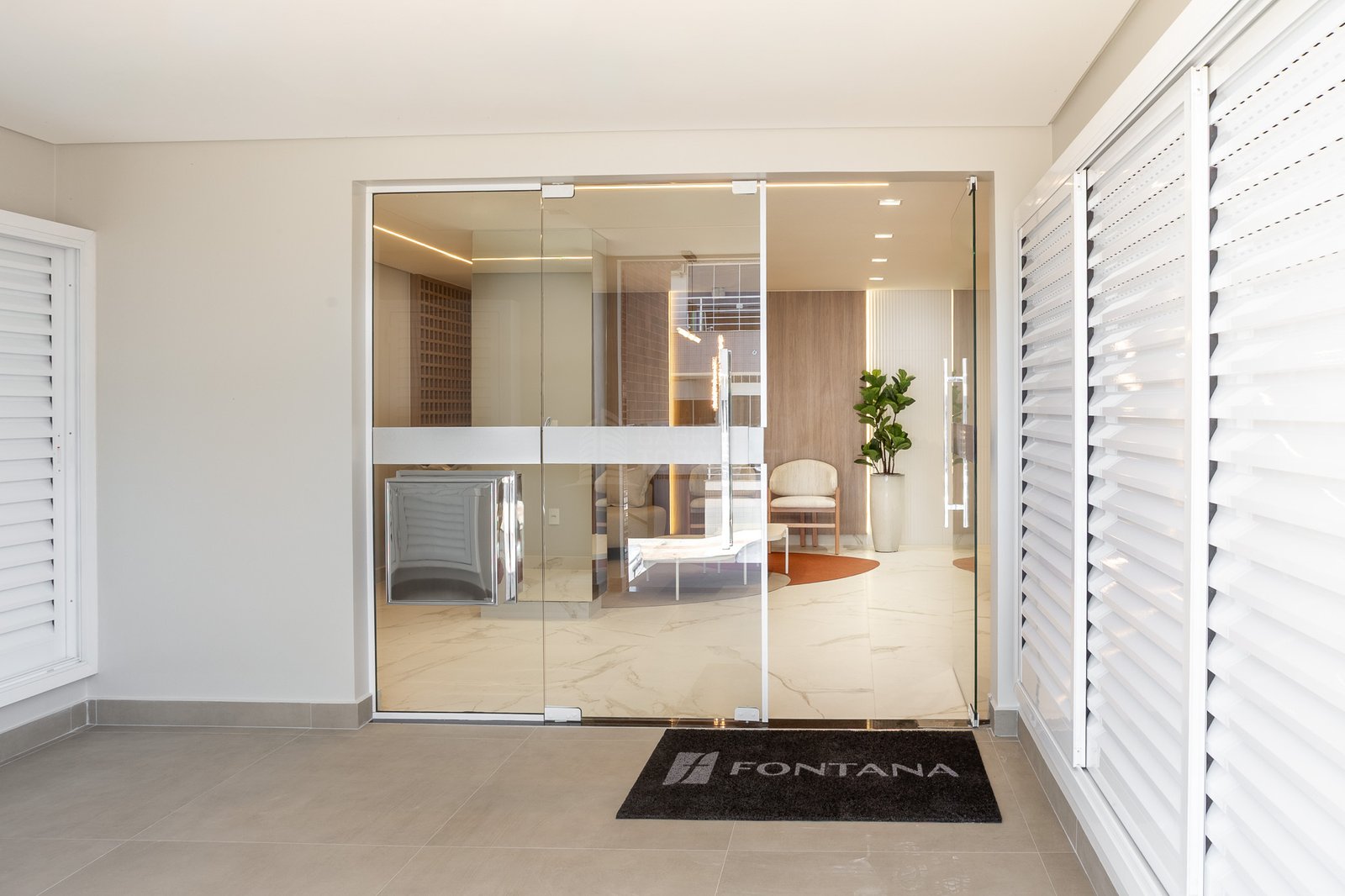 19-Fachada e Hall Pianezzi Internet