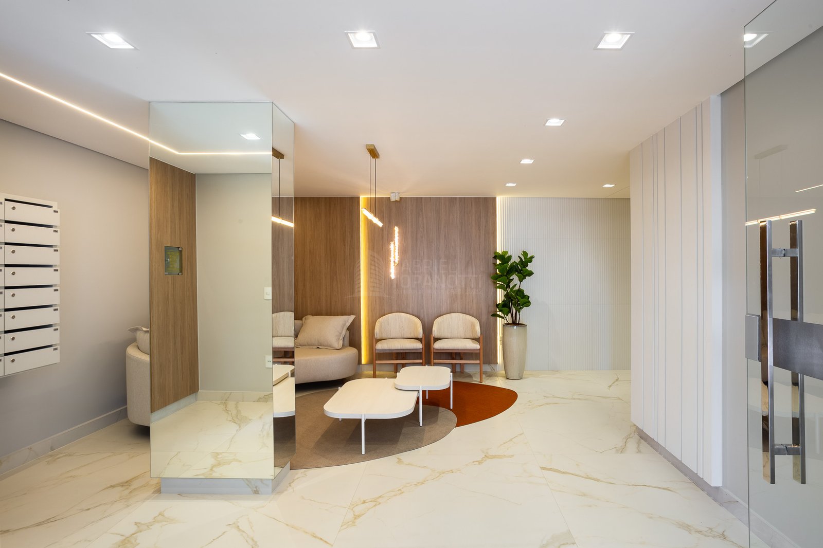 20-Fachada e Hall Pianezzi Internet