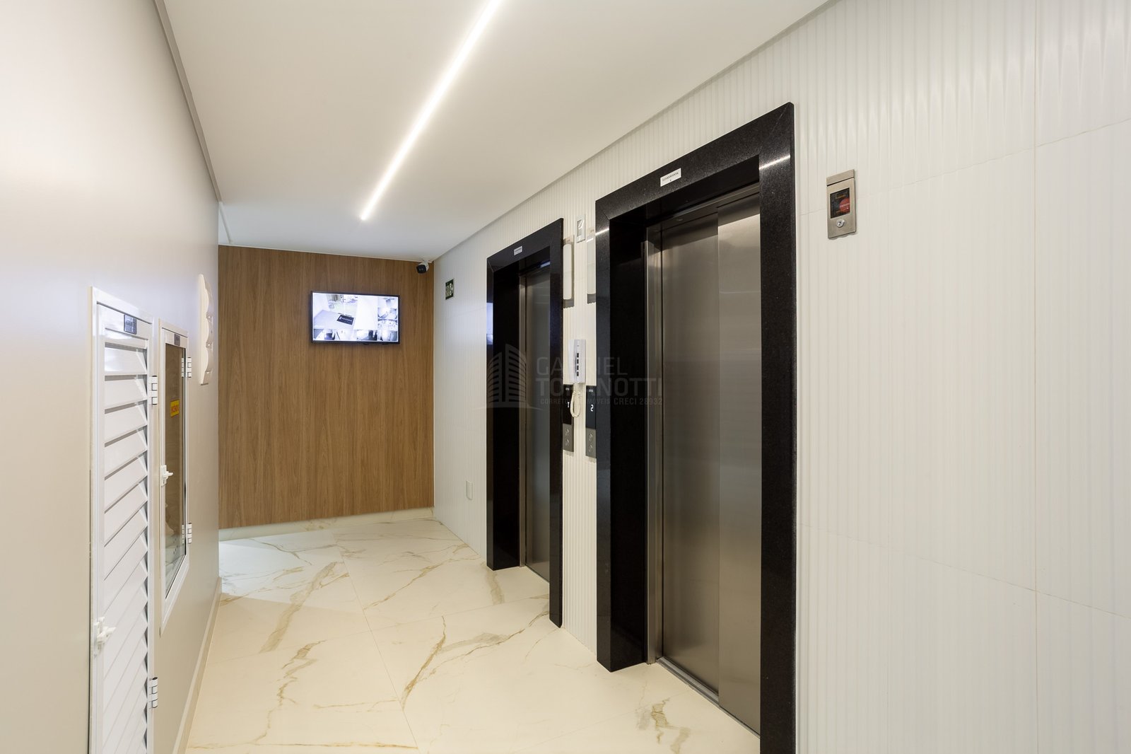 25-Fachada e Hall Pianezzi Internet