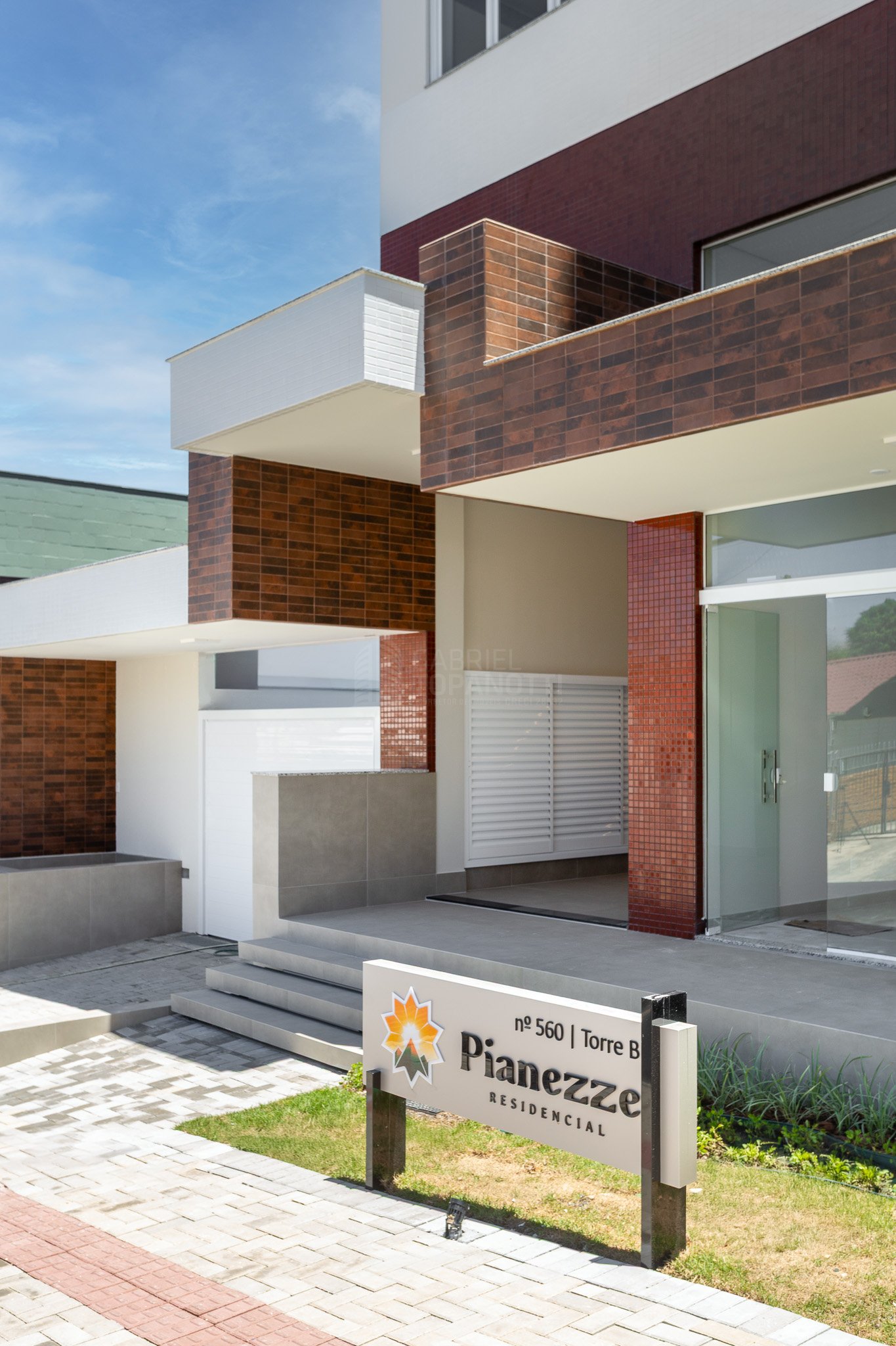 6-Fachada e Hall Pianezzi Internet