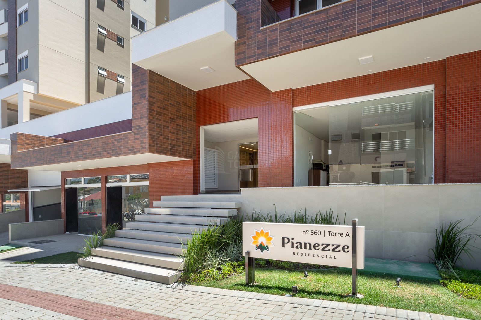 7-Fachada e Hall Pianezzi Internet