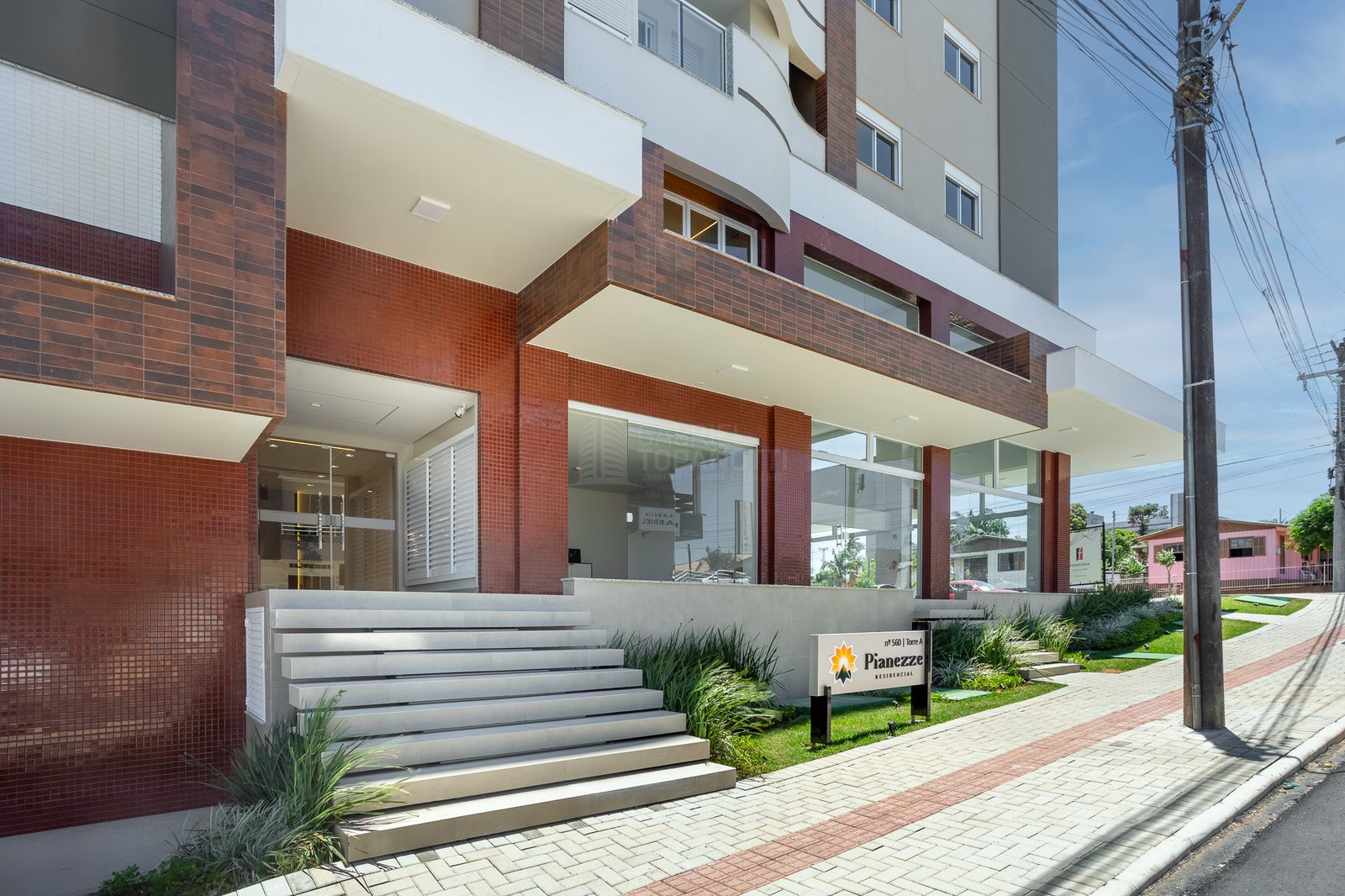 8-Fachada e Hall Pianezzi Internet